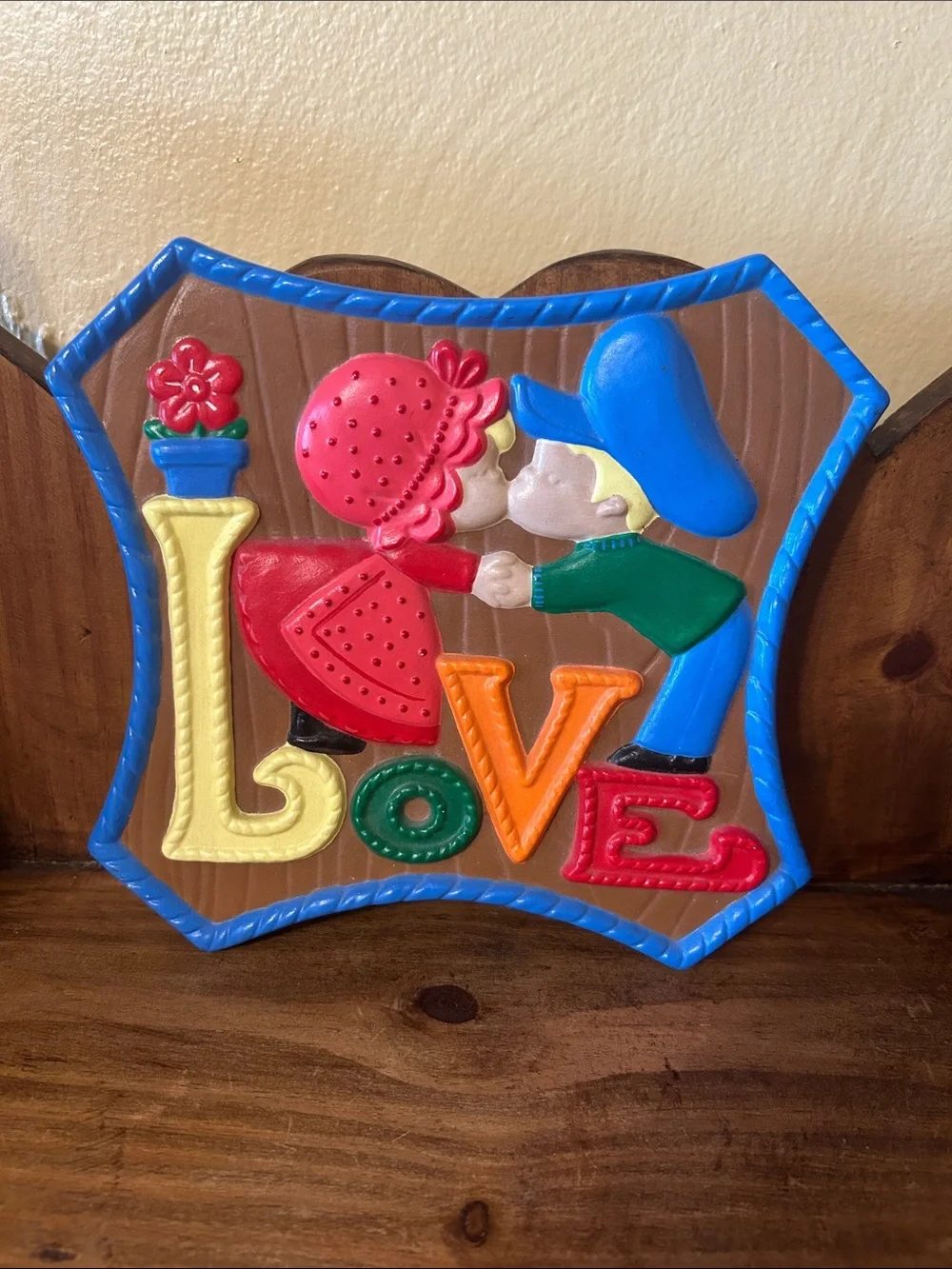 VTG Unknown Brand Ceramic 'Love' Wall Plaque in Red, Blue, Green, Yellow - 76’